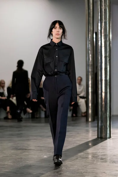 Look 25